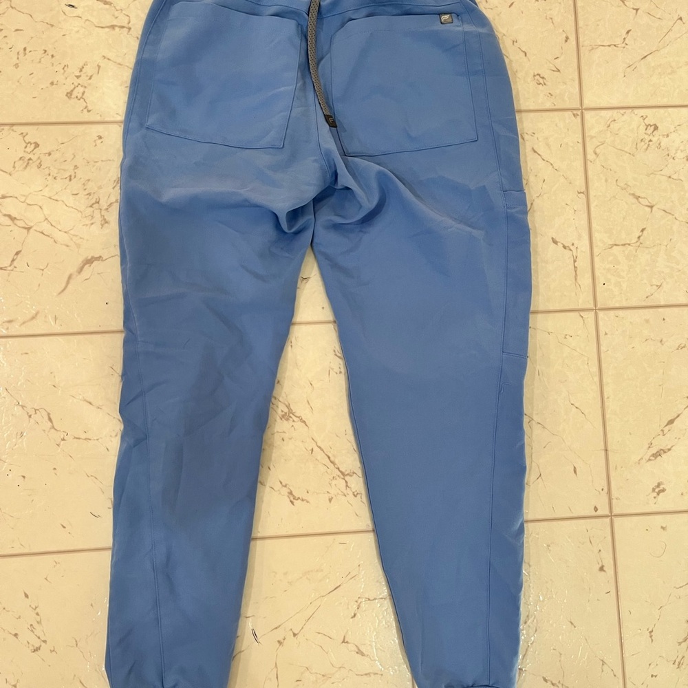 Fabletics Scrubs Set - image 7